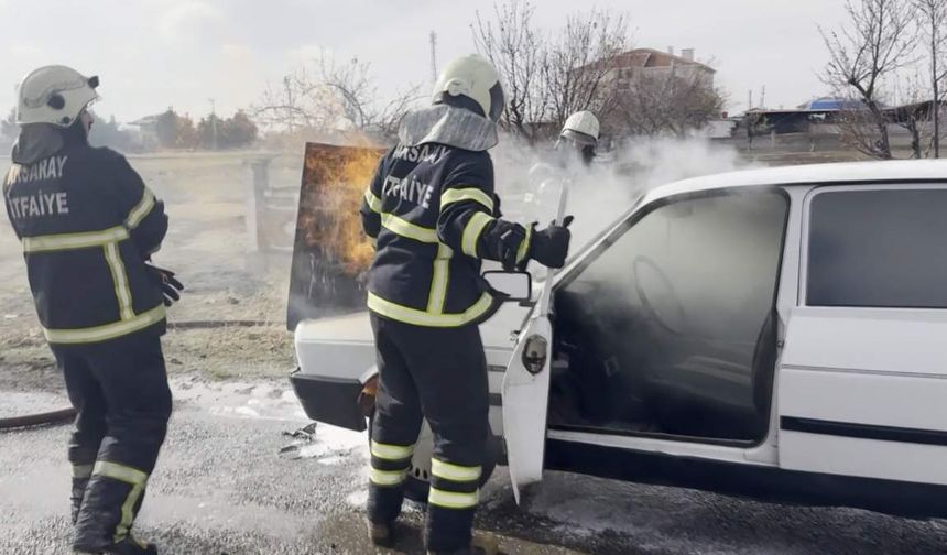 Aksaray’da işe giderken aracı alev aldı: Yangın sonrası araç hurdaya döndü