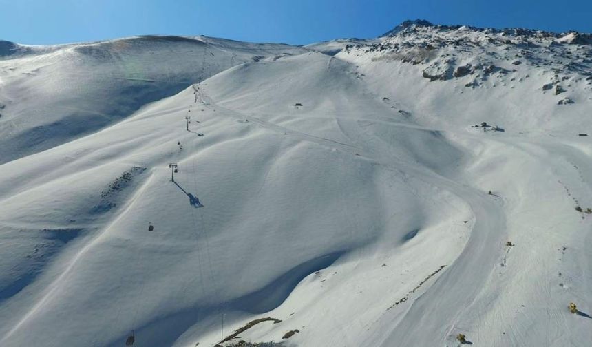 Erciyes’te kayak sezonu açıldı ama kar kalınlığı yeterli mi?