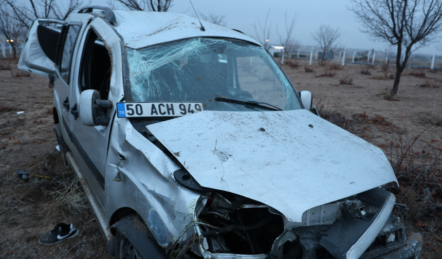 Kontrolden Çıkan Hafif Ticari Araç Tarlaya Uçtu