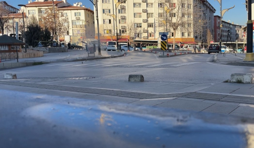 Bomba paniği: Polis parkı kapattı, kutu patlatıldı