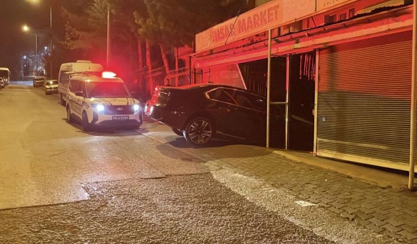 Sivas’ta fren yerine gaza basan sürücü markete girdi