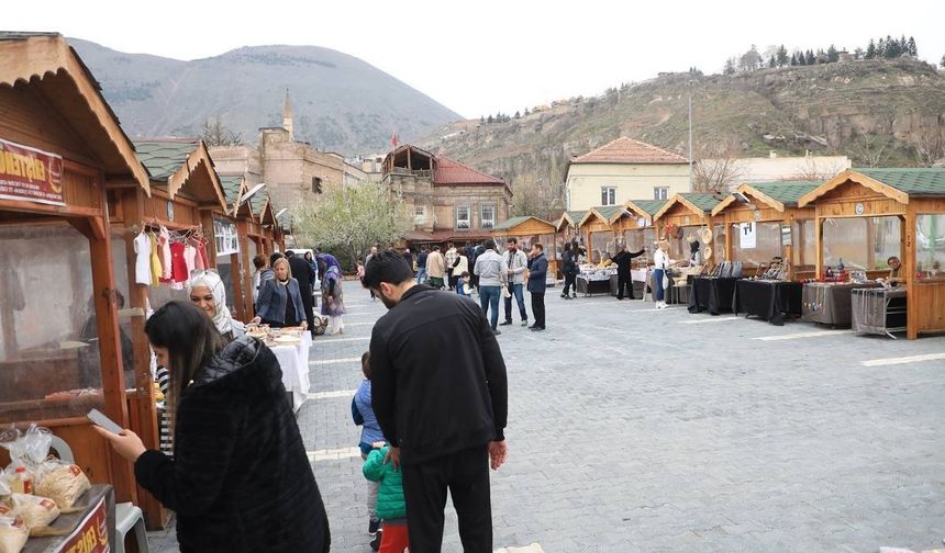 Talas Maharetli Eller Kadın Üretici Pazarı geri dönüyor