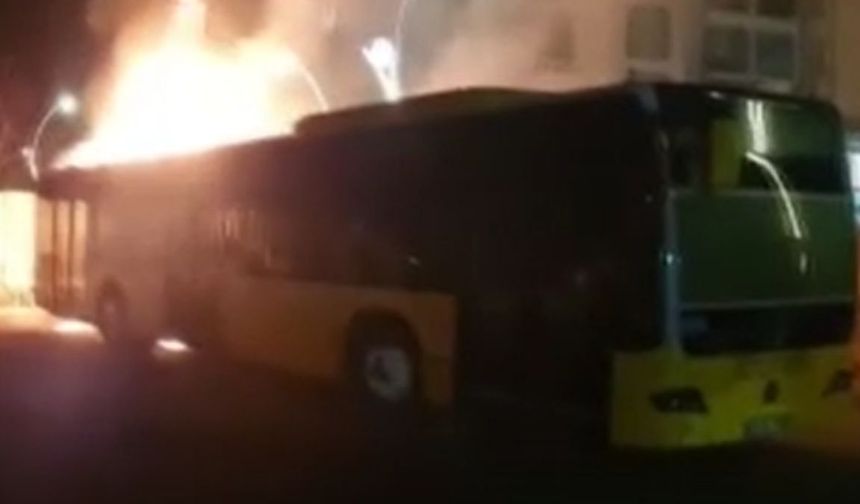 Yozgat’ta park halindeki özel halk otobüsü cayır cayır yandı! O anlar kameralara yansıdı