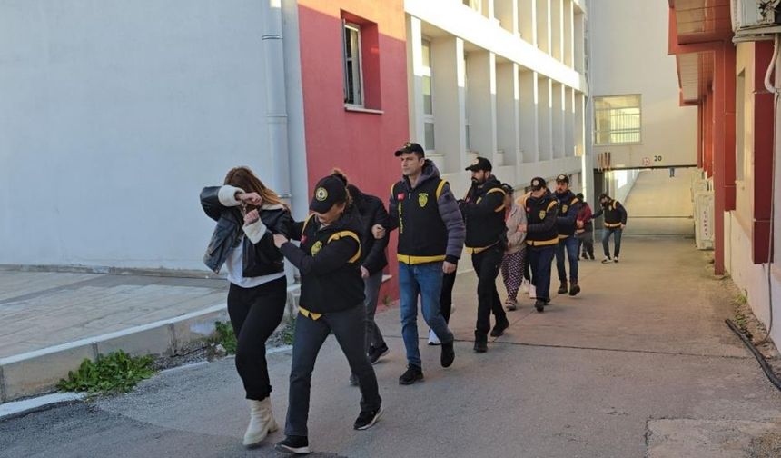 Adana’da masaj salonlarına operasyon! 14 kişi tutuklandı