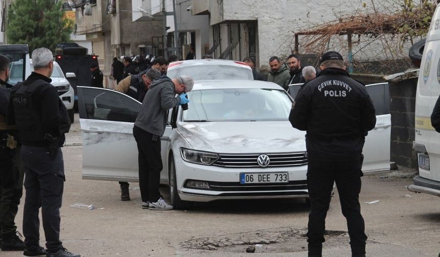 Adana’da sokak ortasında silahlı kavga! 1 ölü 5 yaralı