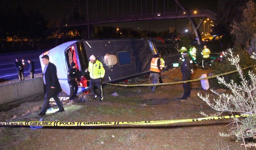 Adana’da yolcu otobüsü devrildi! 8 kişi yaralandı