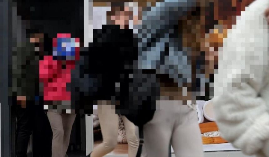 Fuhuş çetesine baskın! Cinsel içerikli ürünlerle yakalandılar