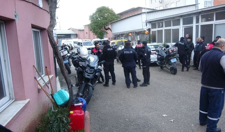 Adana'da cinnet getirdi! Eski çalıştığı yerde 4 kişiyi vurdu