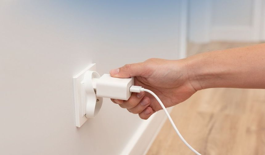 Elektrik kaynaklı yangınlar alarm veriyor: Prizlerde dikkat etmeniz gereken kritik noktalar