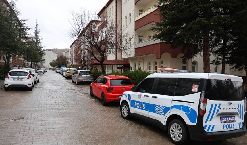 Eşini bıçaklayarak ağır yaralayan şahıs Niğde’de kaza yapınca yakalandı