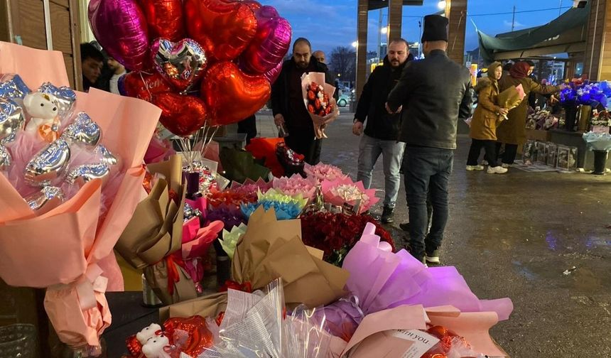 Güller tükendi, fiyatlar şok etti: Kayseri'de 14 Şubat  çiçekçilere yaradı