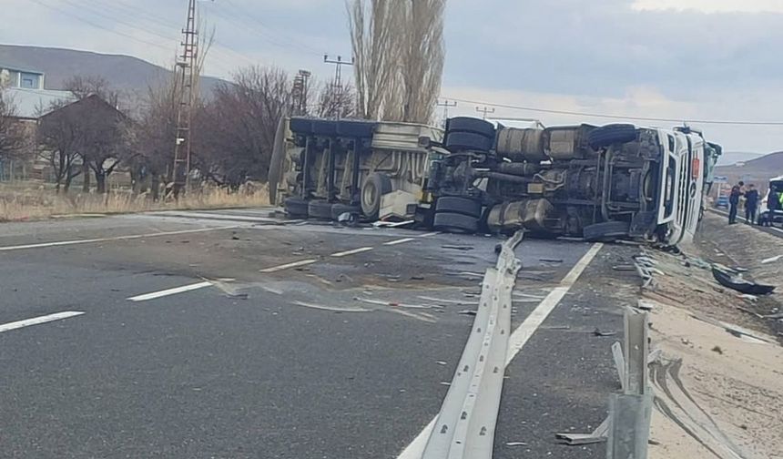 Kayseri Sarıoğlan’da akaryakıt yüklü tanker devrildi: 1 yaralı
