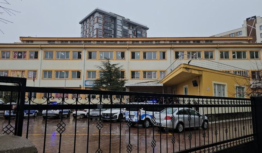 Kayseri’de ortaokulda bıçaklı kavga! 1 yaralı