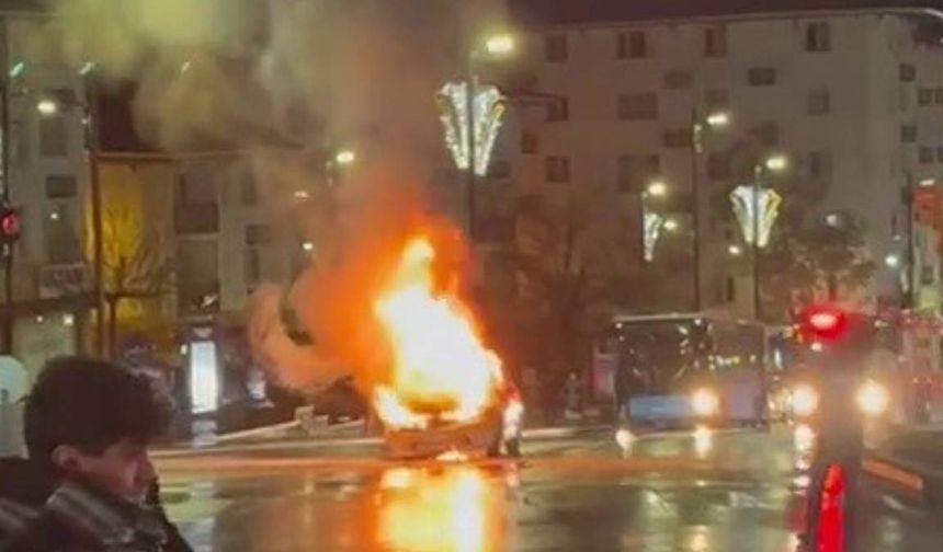 Sivas’ta korkutan görüntüler! Seyir halindeki taksi aniden alev aldı