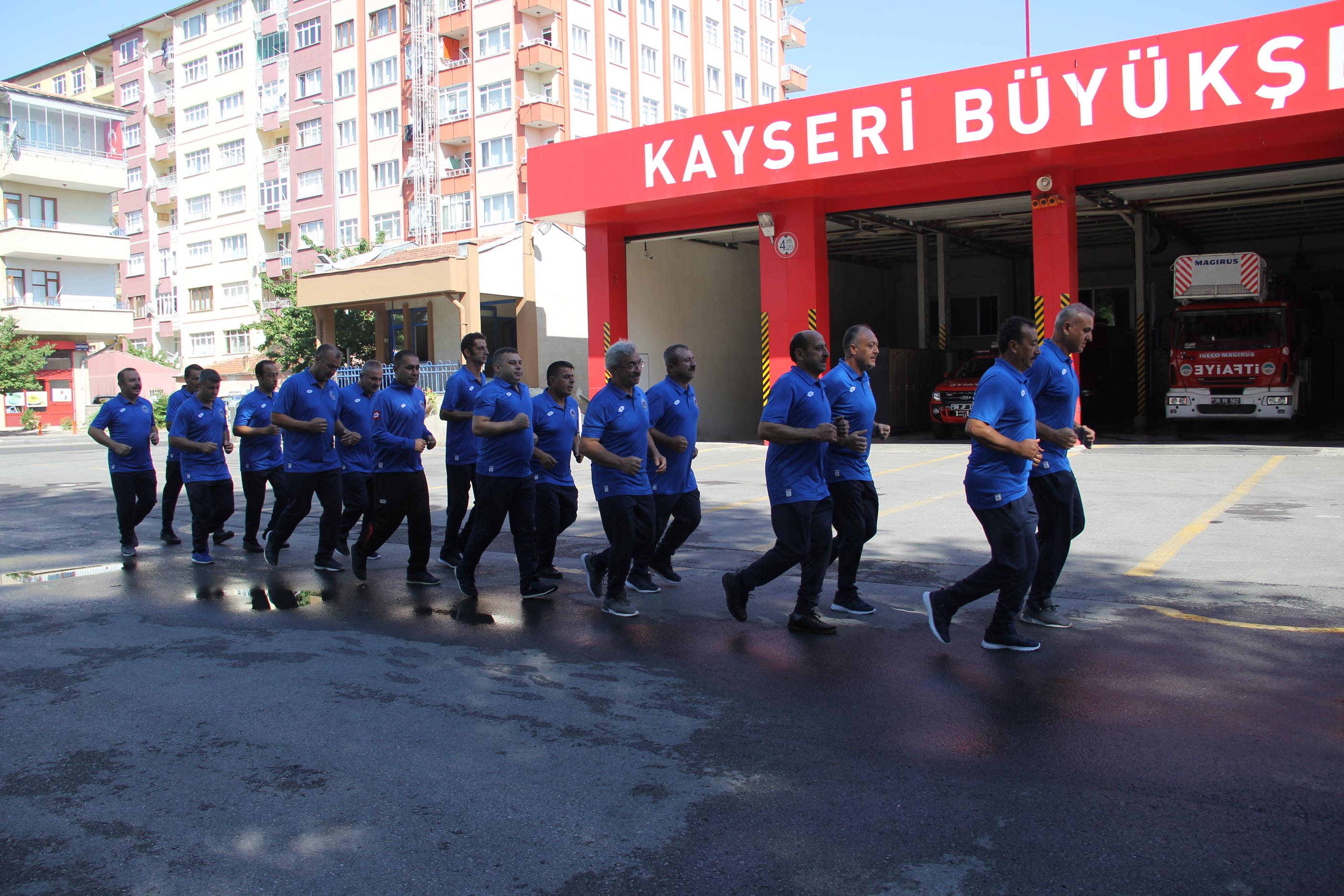 itfaiye erleri mesaiye sporla basliyor 8714 dhaphoto1