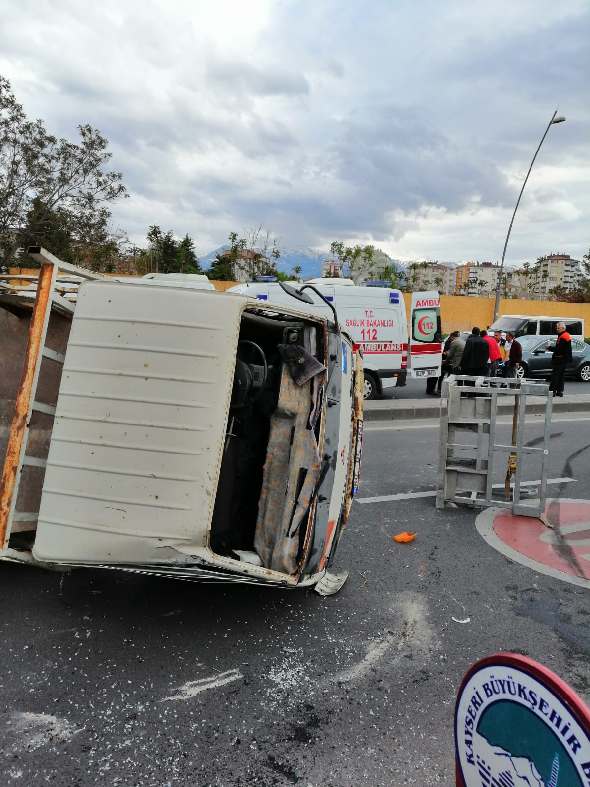 kayseride devrilen kamyonetin surucusu yaralandi 5630 dhaphoto1