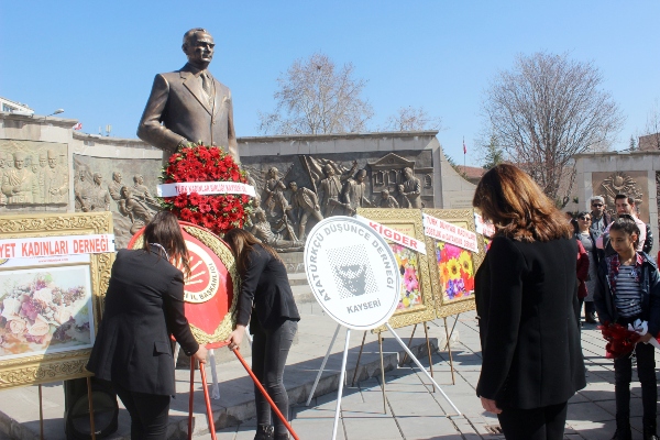 CHP İl Başkanı Özer ne yapıyor Kadınların yürüyüşüne katılmadı2