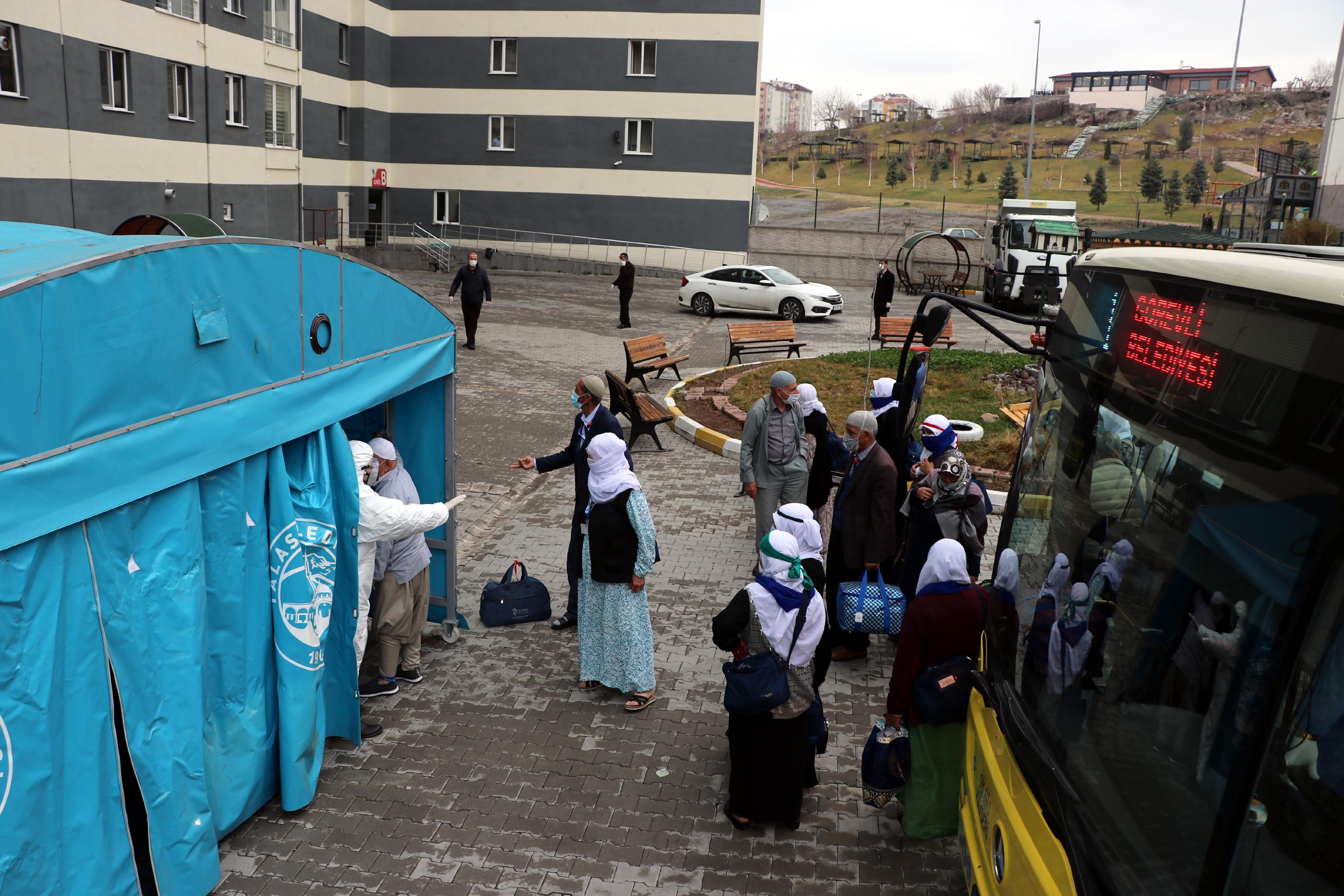 umreden donen 315 kisi kayseride yurtta gozlem altinda 8918 dhaphoto3