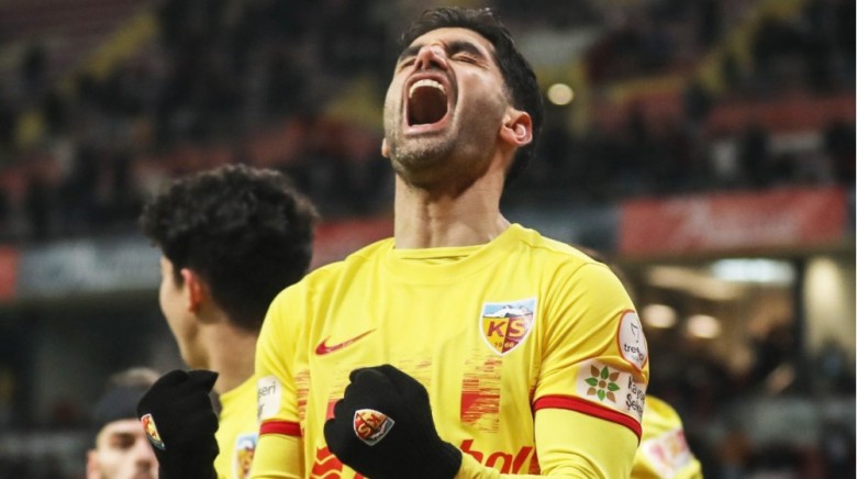 Ali Karimi 22