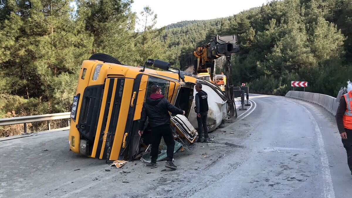 İki Tır Çarpıştı; 1 Ölü