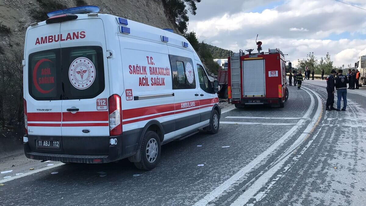 İki Tır Çarpıştı; 1 Ölü