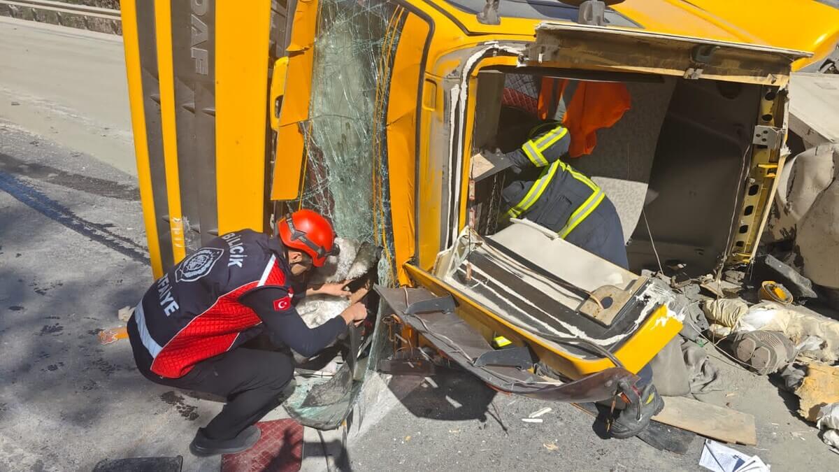 İki Tır Çarpıştı; 1 Ölü