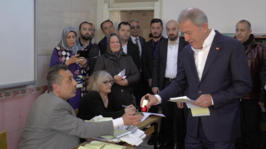 Hulusi Akar 3