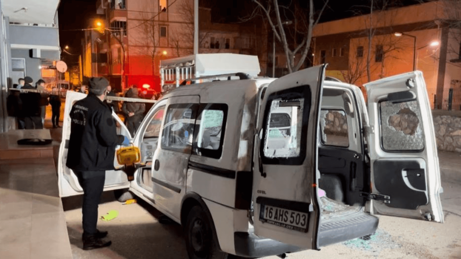 Silahlı Alacak Verecek Kavgasında Otomobile Kurşun Yağdı