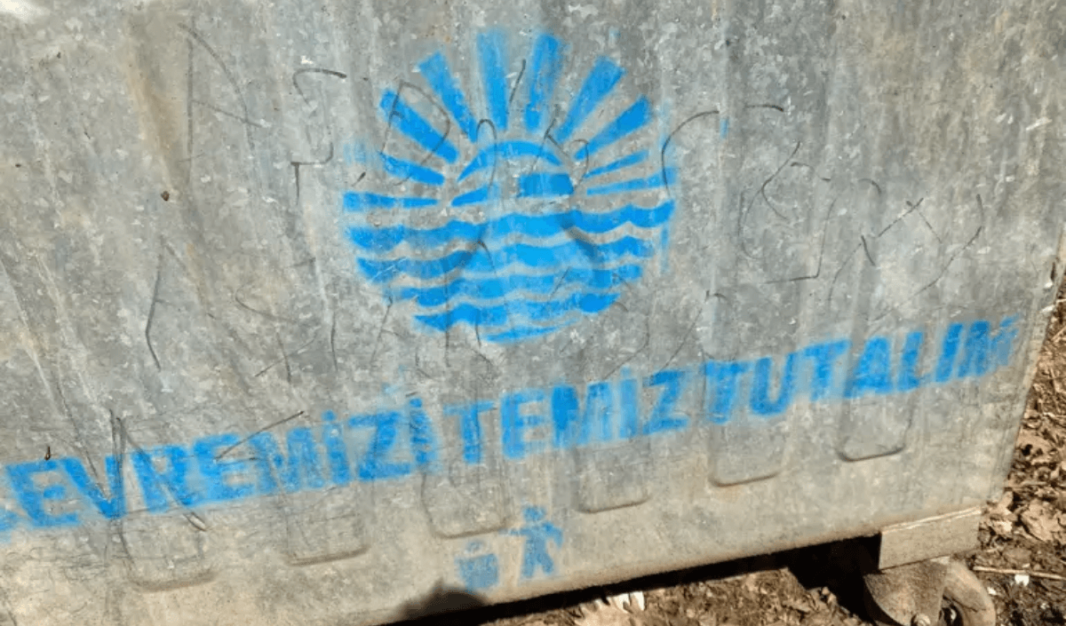Koyu Mavi Kırmızı Beyaz Jenerik Haber Genel Haber Logo (12) (1)