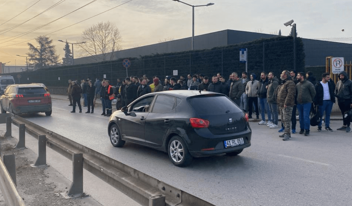 Lacivert Kırmızı Son Dakika Hareketli Instagram Gönderisi 2024 03 11T105950.441 (1)