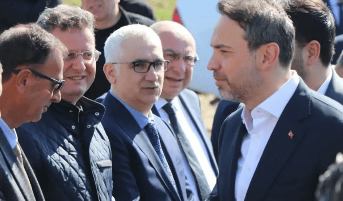 Lacivert Kırmızı Son Dakika Hareketli Instagram Gönderisi 2024 03 16T172710.800 (1)