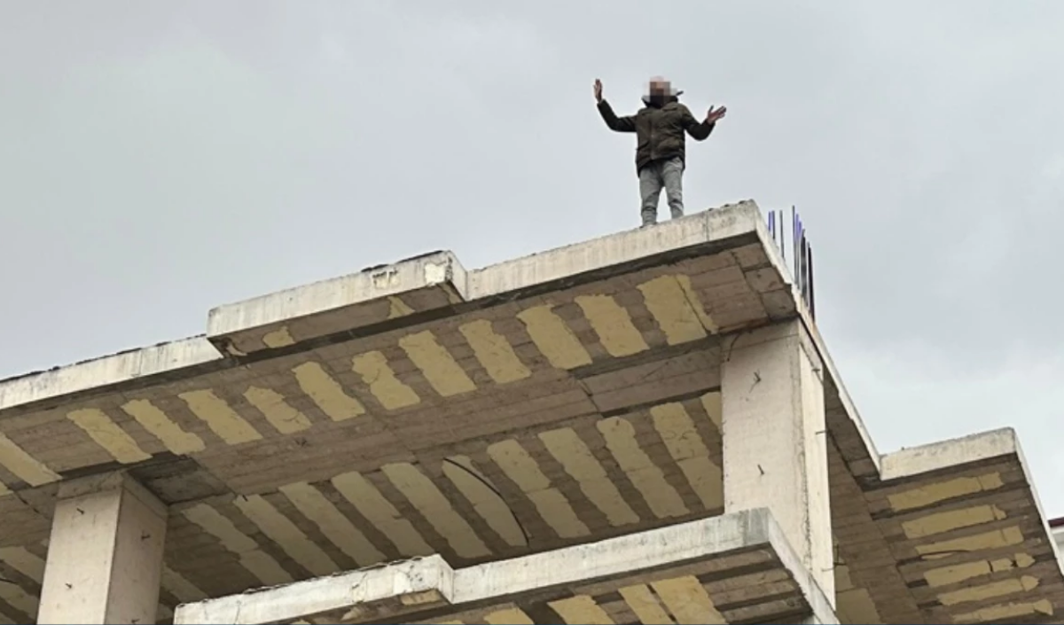 Lacivert Kırmızı Son Dakika Hareketli Instagram Gönderisi 2024 03 16T175010.981