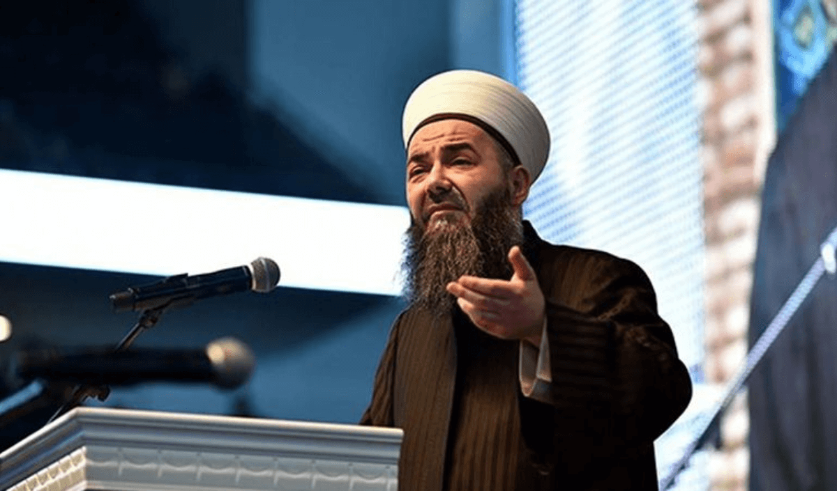 Lacivert Kırmızı Son Dakika Hareketli Instagram Gönderisi 2024 03 26T112715.188 (1)