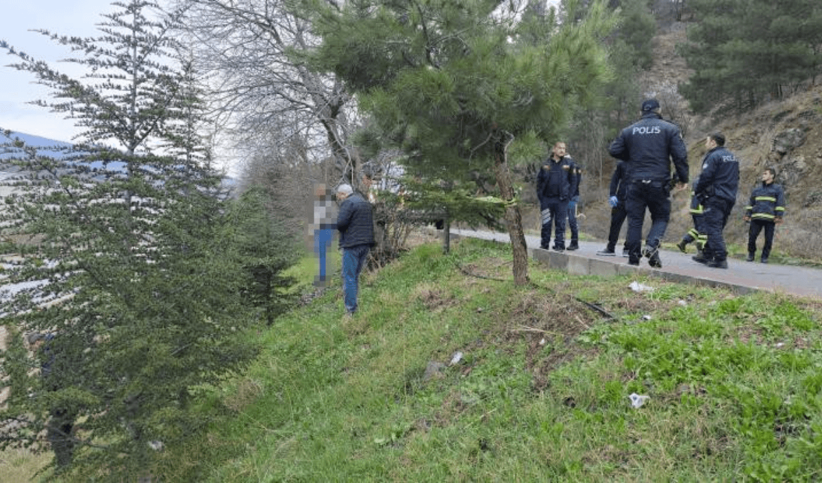 Lacivert Kırmızı Son Dakika Hareketli Instagram Gönderisi (40) (1)