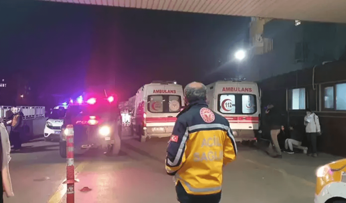 Lacivert Kırmızı Son Dakika Hareketli Instagram Gönderisi (82) (1)