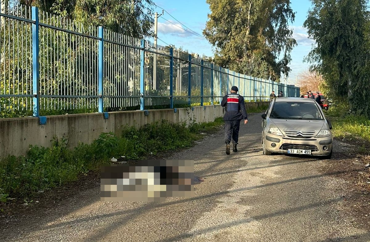 Polis Memuru Kafasına Sıktı (4)