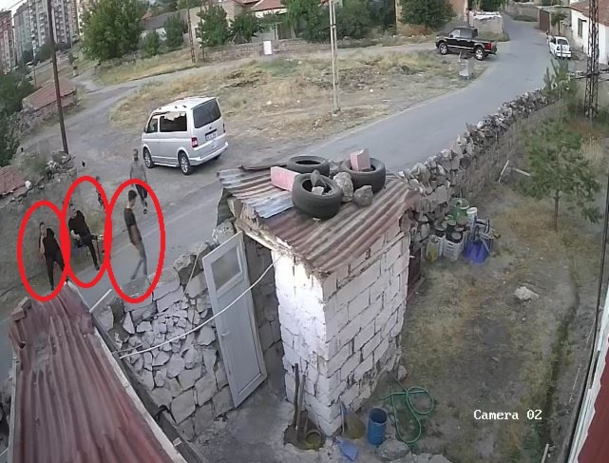 Sarkici Isikin Karistigi Komsu Kavgasin 28550 (3)