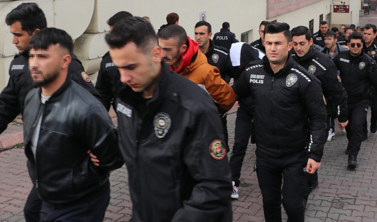 Yılanlar Adliyede (2)