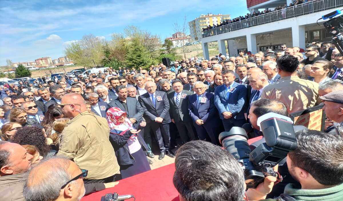 Hüseyin Keskin'in Cenaze Töreni'nde Feyzullah Keskin Gözyaşlarını Tutamadı
