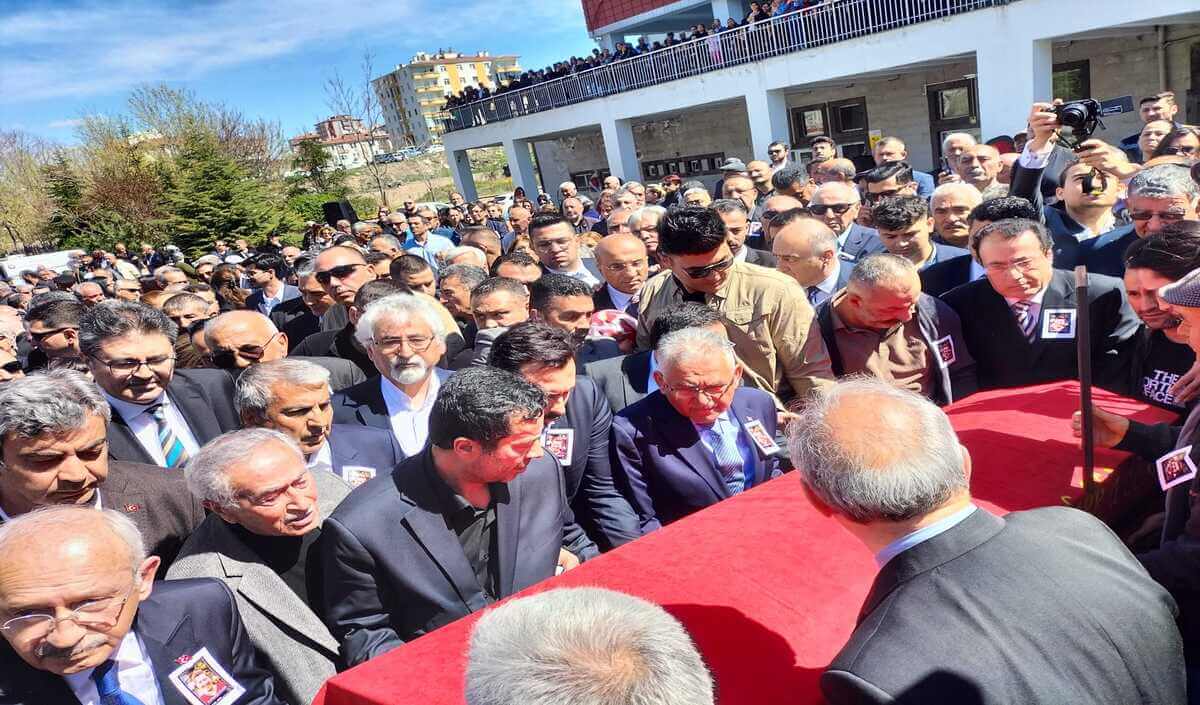 Hüseyin Keskin'in Cenaze Töreni'nde Feyzullah Keskin Gözyaşlarını Tutamadı