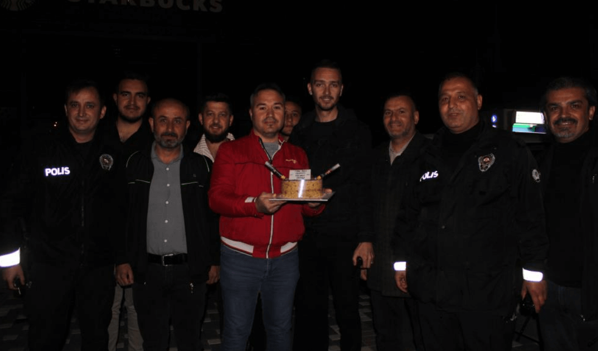 Kayseri’de Vatandaştan Polise Duygulandıran Jest!
