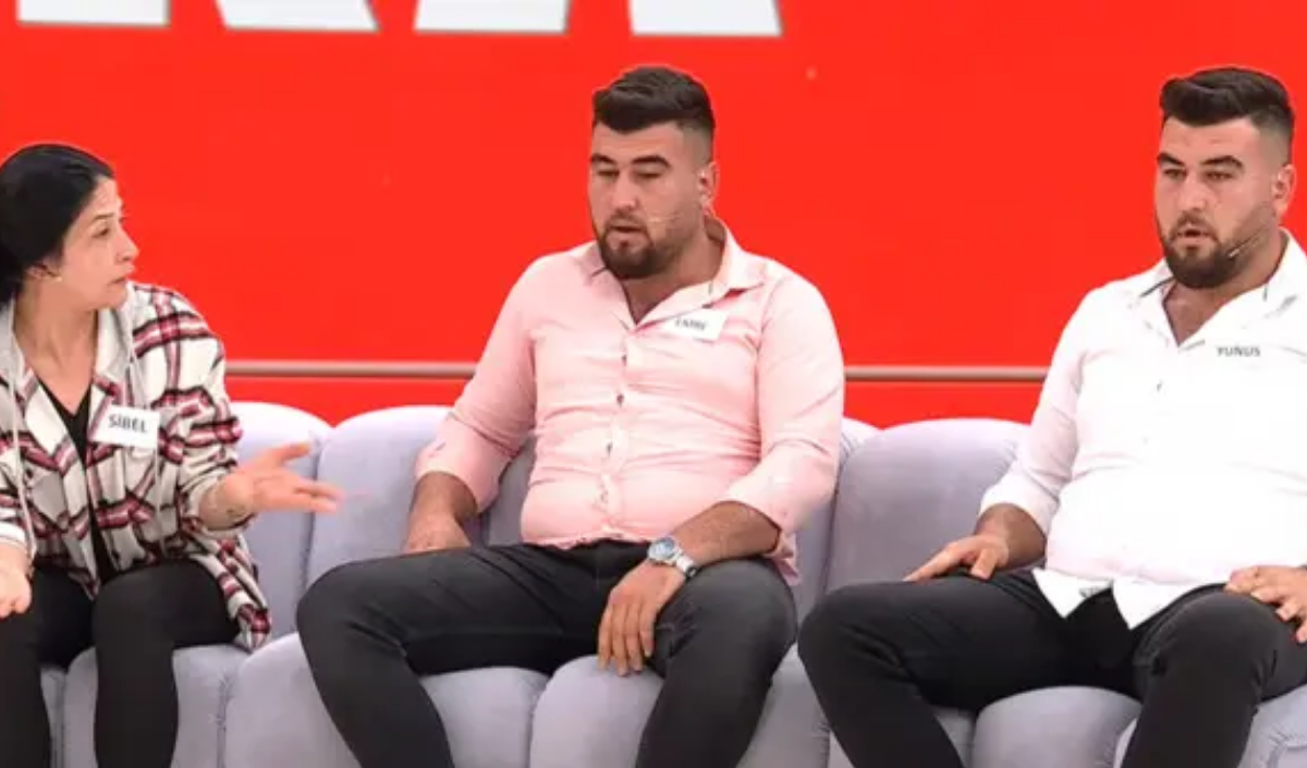 Lacivert Kırmızı Son Dakika Hareketli Instagram Gönderisi 2024 04 02T202114.463