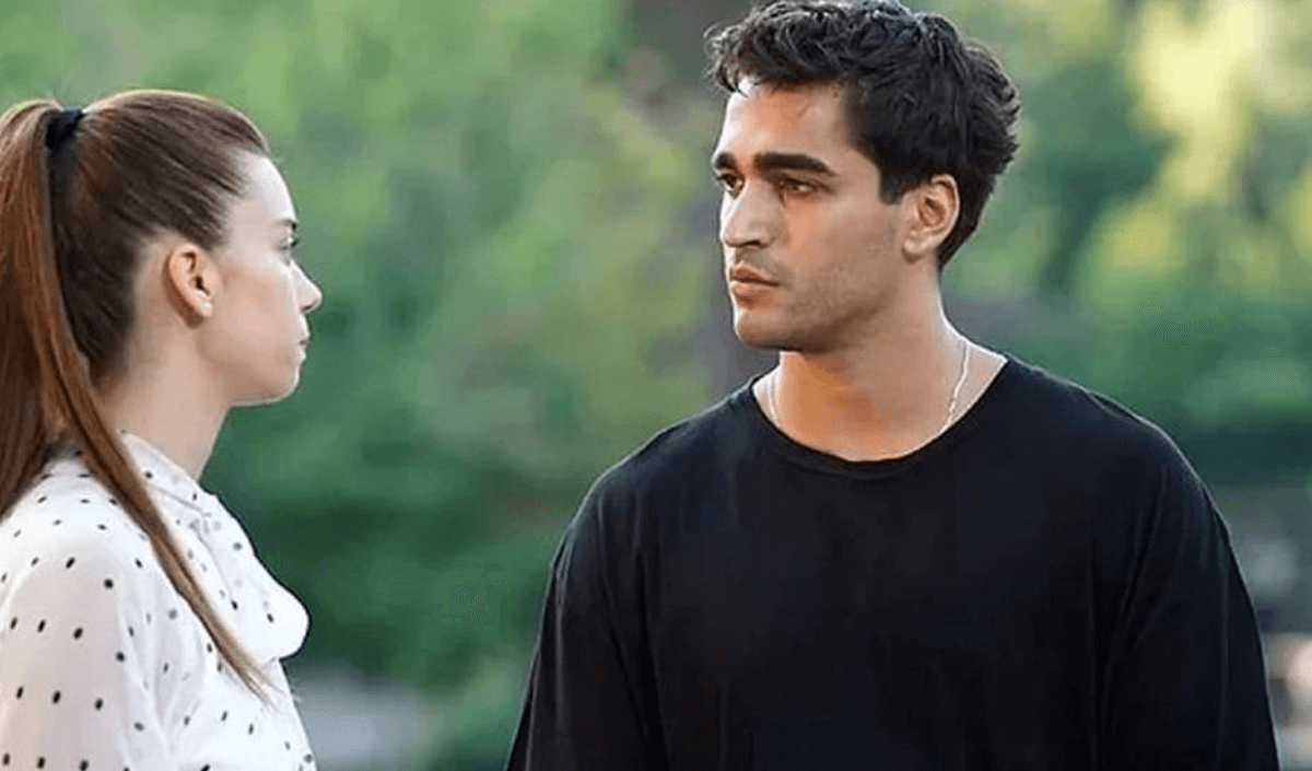 Lacivert Kırmızı Son Dakika Hareketli Instagram Gönderisi 2024 04 30T160227.129 (1)