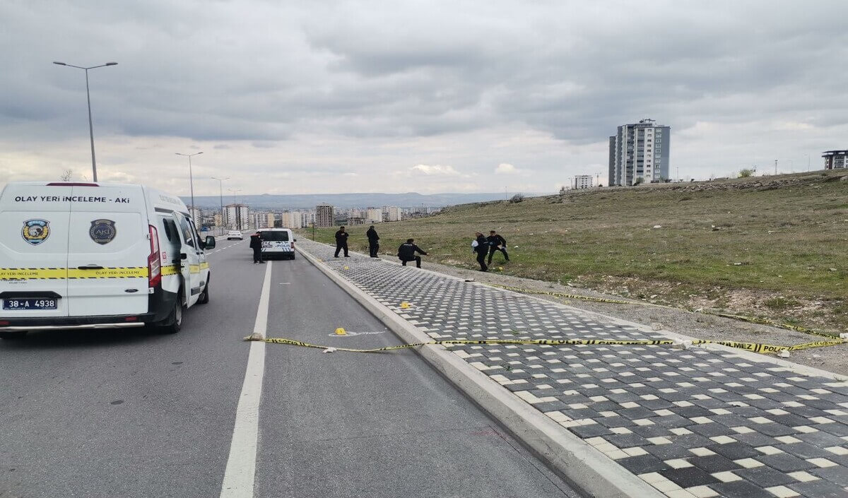 Kayseri'de Silahlı Kavga! Şüpheliler Olay Yerinden Kaçtı!