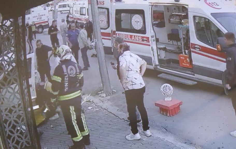 1 Kişiye Çaarpmamak Için 4 Kişiye Çarptı 1.Jp