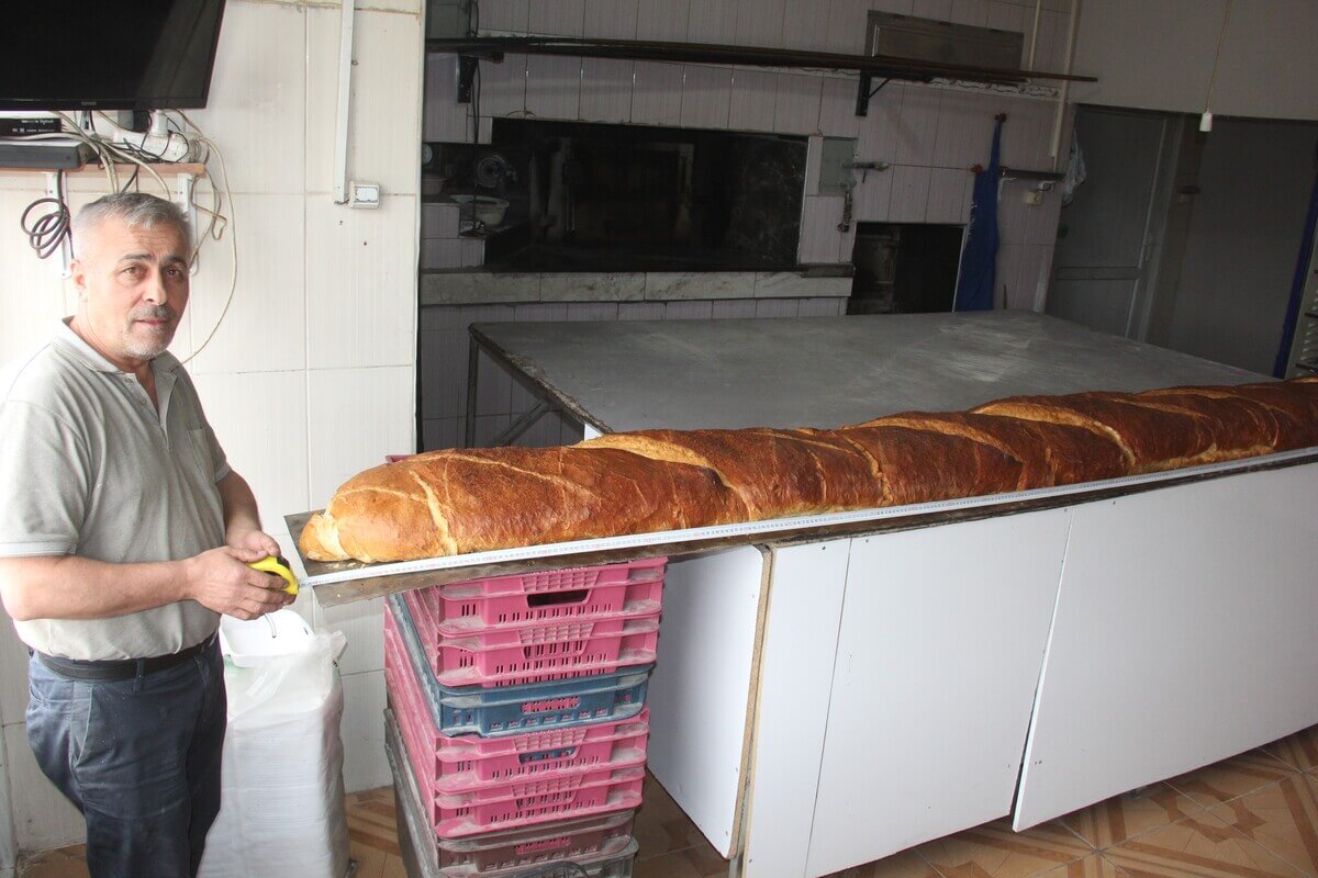 Sivas'ta Yapılan 3 Metrelik Ekmek Görenleri Hayrete Düşürdü!