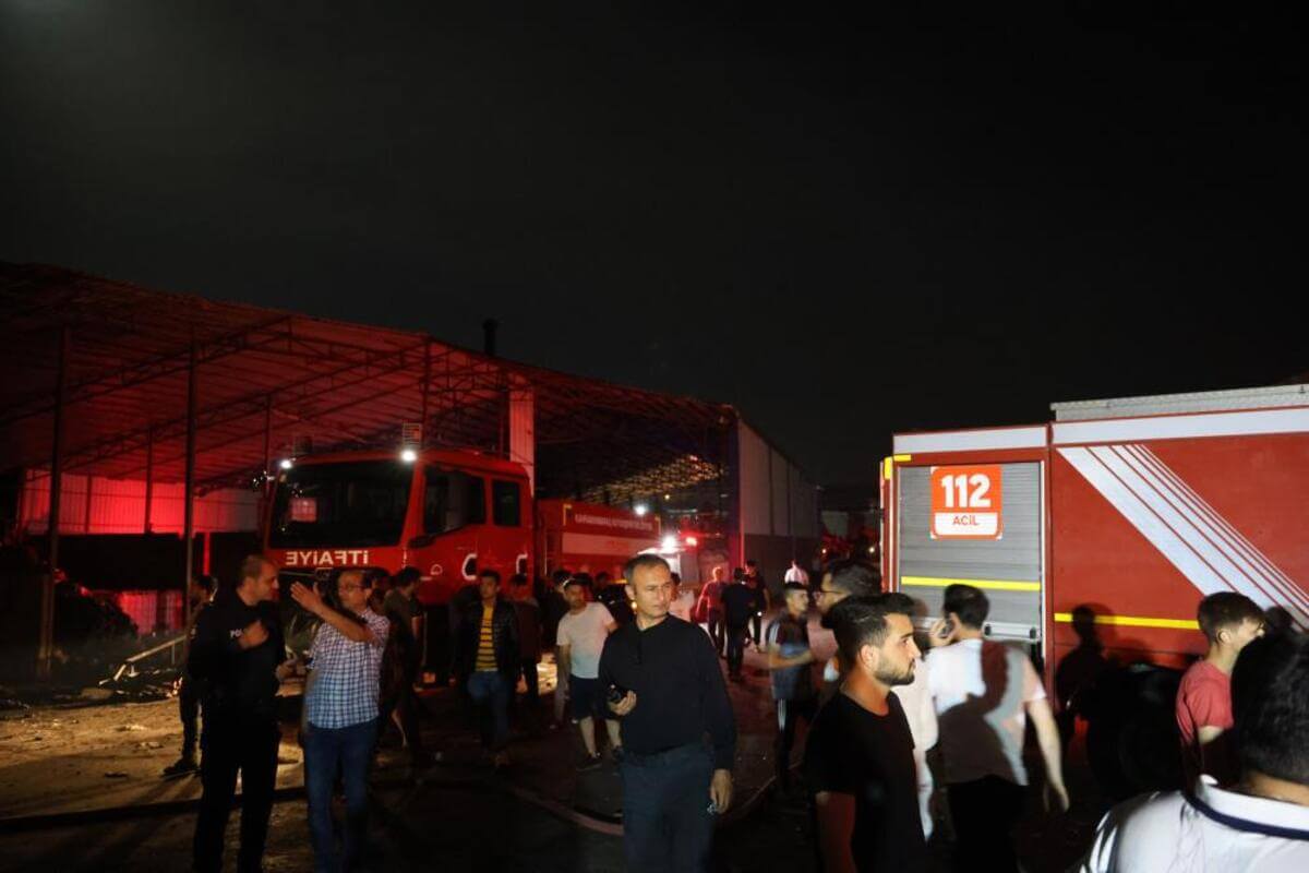 Boya Fabrikasında Deprem Etkisi Yaratan Patlama!-1