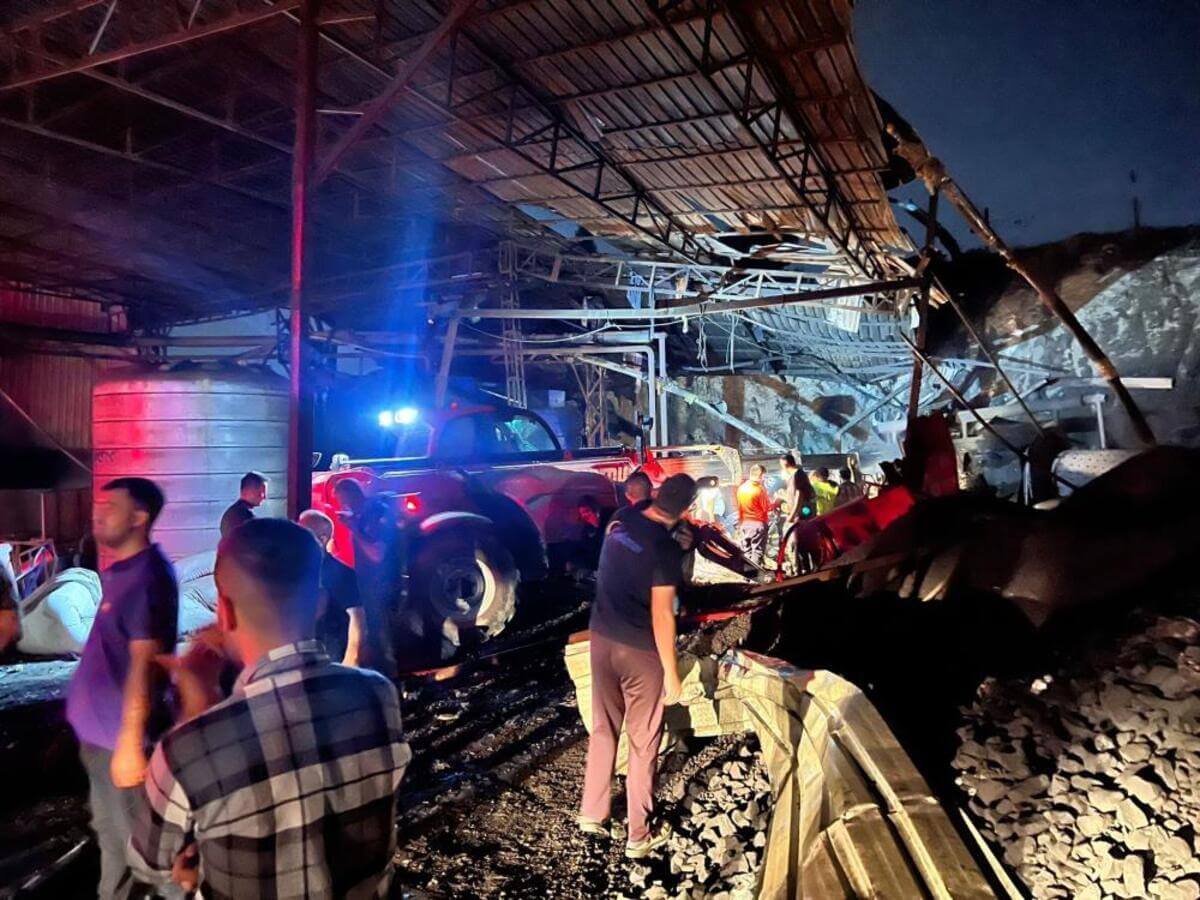 Boya Fabrikasında Deprem Etkisi Yaratan Patlama!