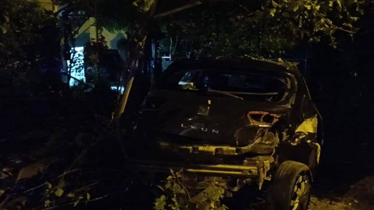 Park Halindeki Araca Çarparak Takla Attı: 2 yaralı-1