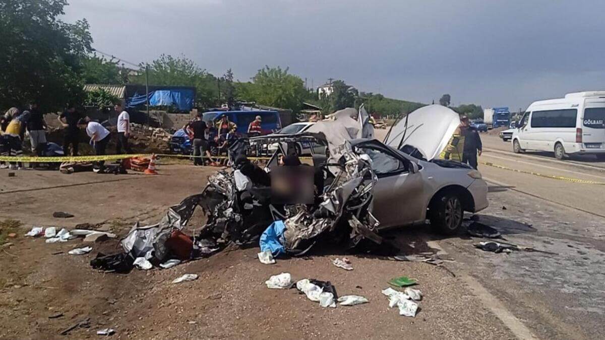 Feci Kaza! Otomobil İle Tır Çarpıştı: 2 Ölü, 3 Yaralı-2